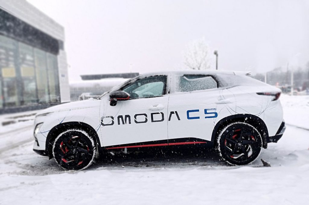 Китайский автомобиль Omoda C5 против русской зимы