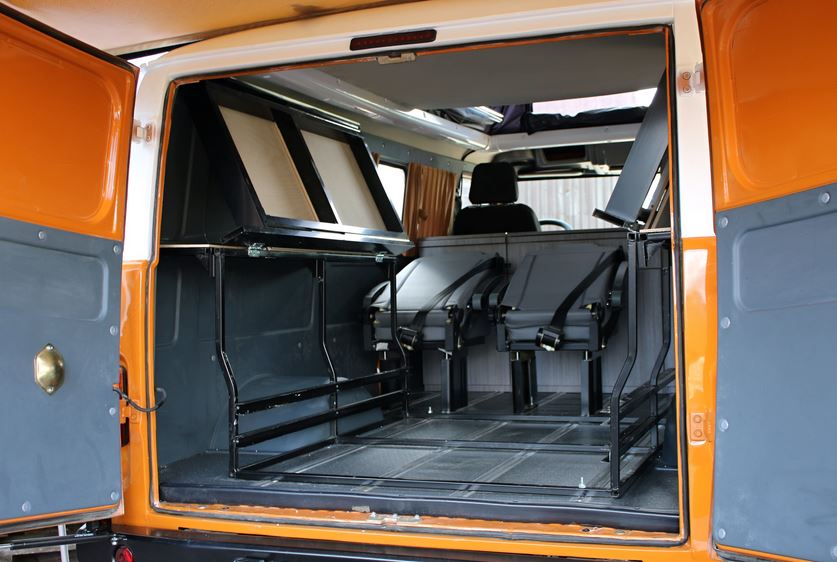Ульяновский автозавод совместно с московской фирмой «Люкс-Форм» разработал автодом на базе «Буханки»-комби. Автокемпер получил собственное имя — «Байкал».
