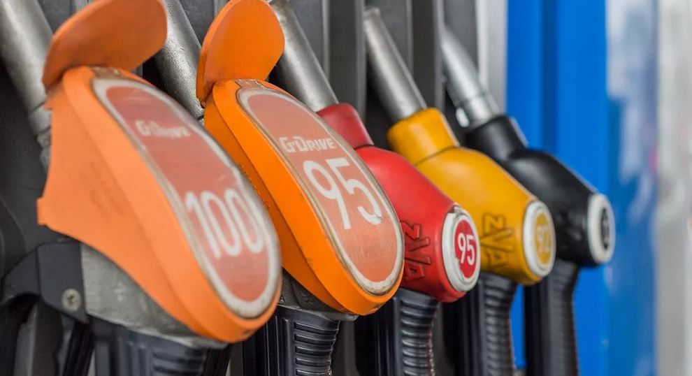 Спрос на бензин упал более чем на 60%
