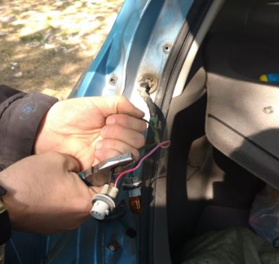 Светодиодная лента дублирующая поворотники и стопы на примере Nissan Leaf
