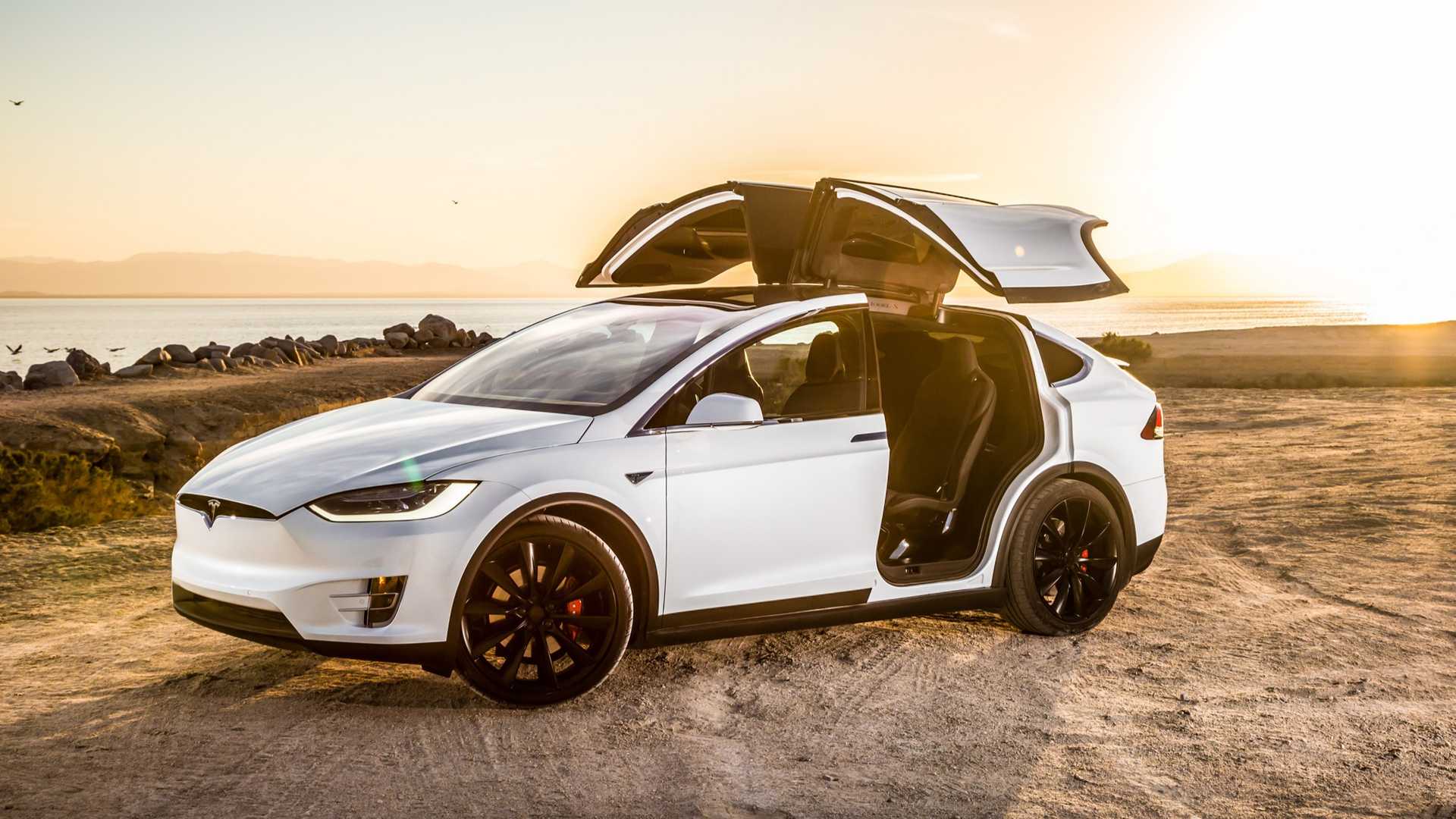 Tesla model x двери