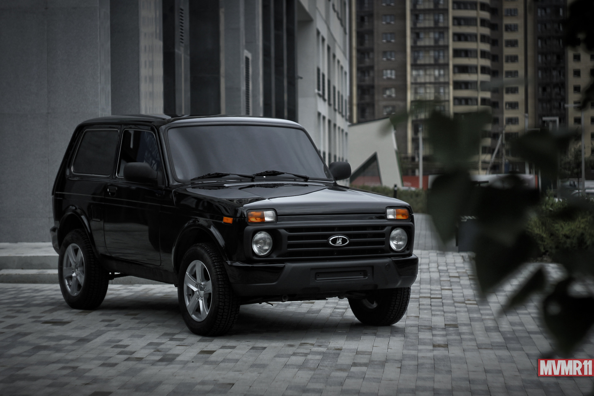 Нива урбан фото. Lada Нива 4x4 Urban. Лада 4x4 Урбан черная. Лада 4 4 Урбан. Niva Urban 4x4 2020.