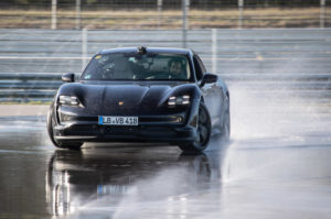 Porsche Taycan  установил рекордный дрифт