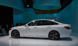 Toyota Crown обновлена самая старая модель Toyota