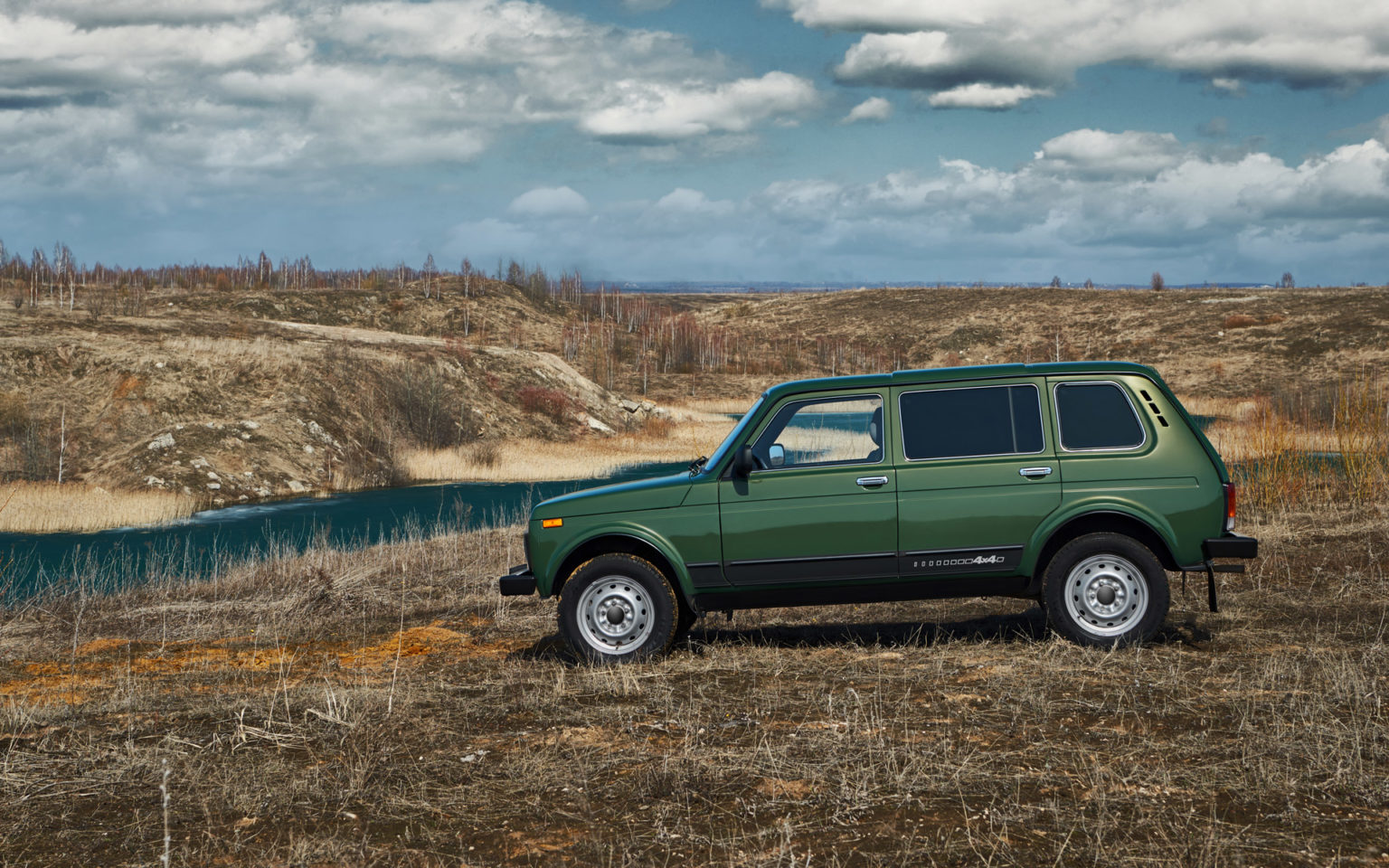 Внедорожник lada niva legend